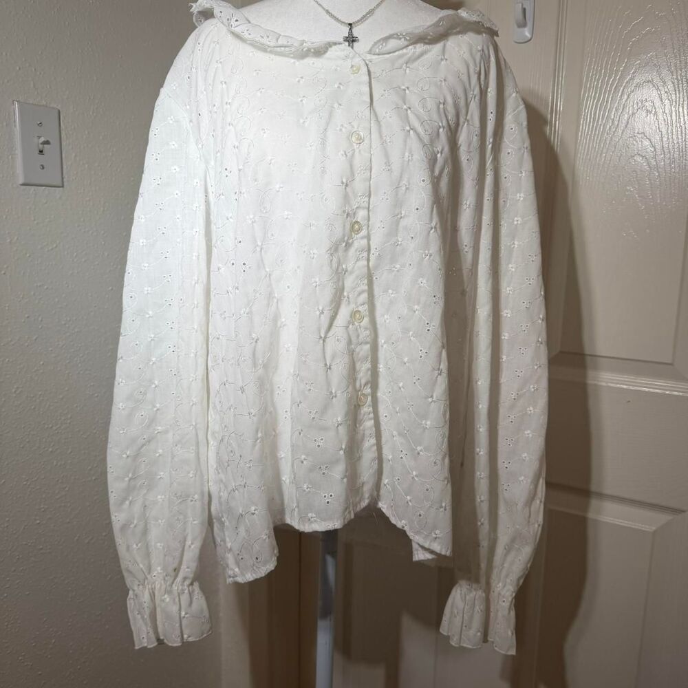 Edwardian style 50s/60s Darling White Eyelet Style Blouse With Ruffles
